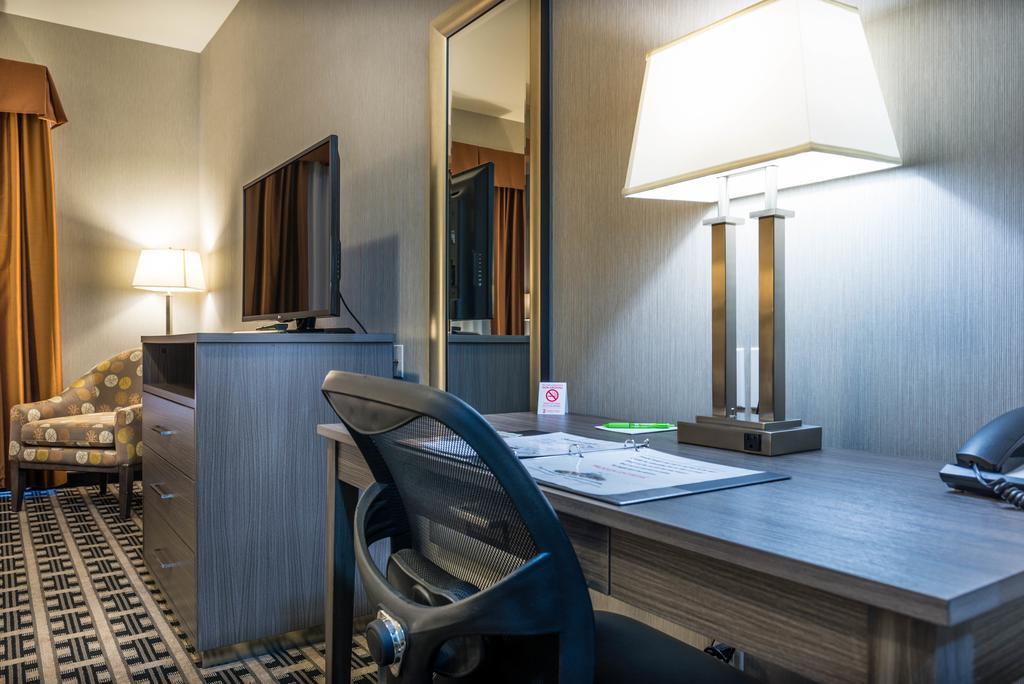Timber Ridge Inn And Suites Fox Creek الغرفة الصورة